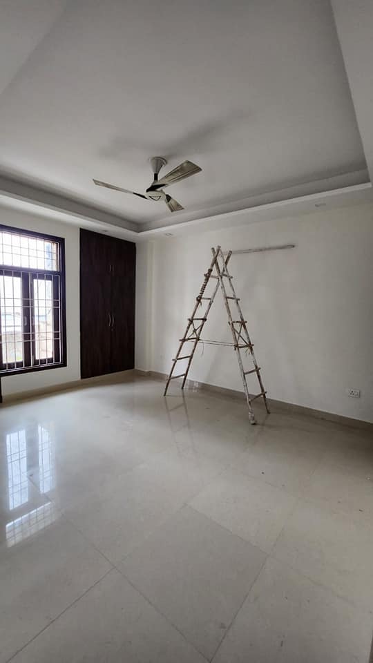 3 Beds 3 Baths Semi furnished a brand new flat available for rent in Saket, Delhi