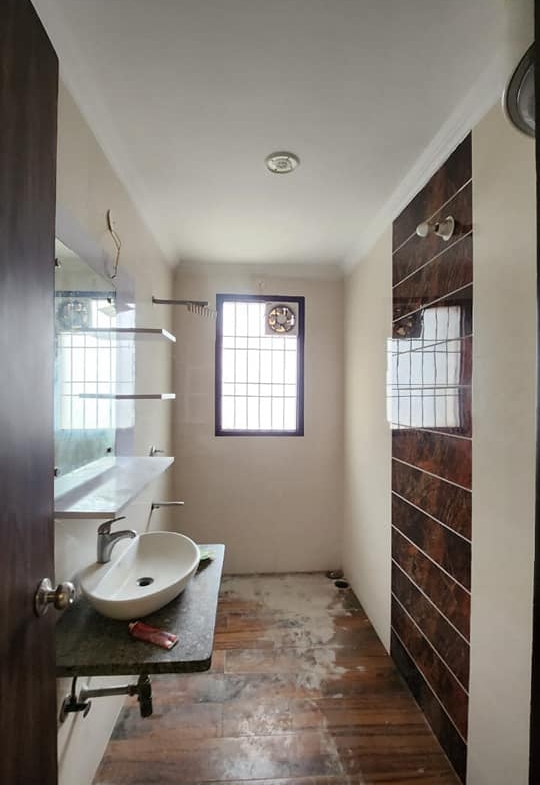 3 Beds 3 Baths Semi furnished a brand new flat available for rent in Saket, Delhi