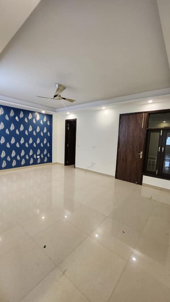3 Beds 3 Baths Semi furnished a brand new flat available for rent in Saket, Delhi