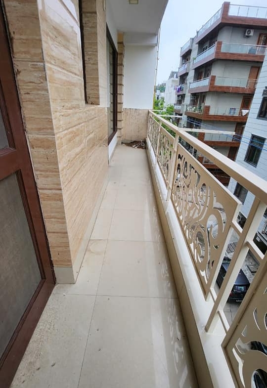 3 Beds 3 Baths Semi furnished a brand new flat available for rent in Saket, Delhi
