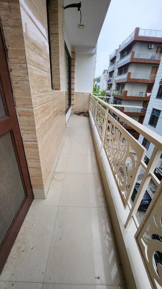 3 Beds 3 Baths Semi furnished a brand new flat available for rent in Saket, Delhi