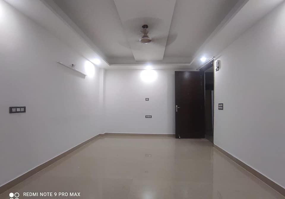 2 beds semi furnished flat available for rent in Saket, Delhi