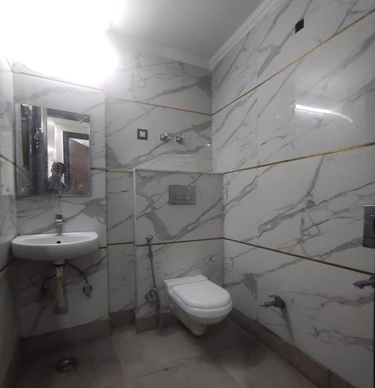 2 beds semi furnished flat available for rent in Saket, Delhi