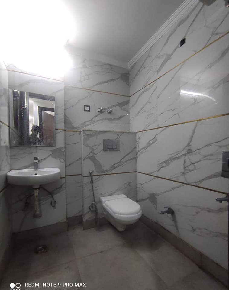ps4 2 beds semi furnished flat available for rent in Saket, Delhi