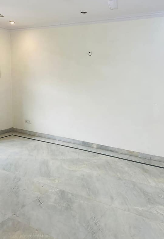 Semi furnished 2 Beds 1 Bath for rent in Green Park, Delhi