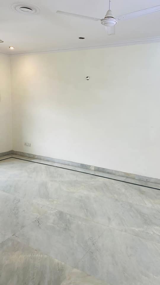 pu1 Semi furnished 2 Beds 1 Bath for rent in Green Park, Delhi