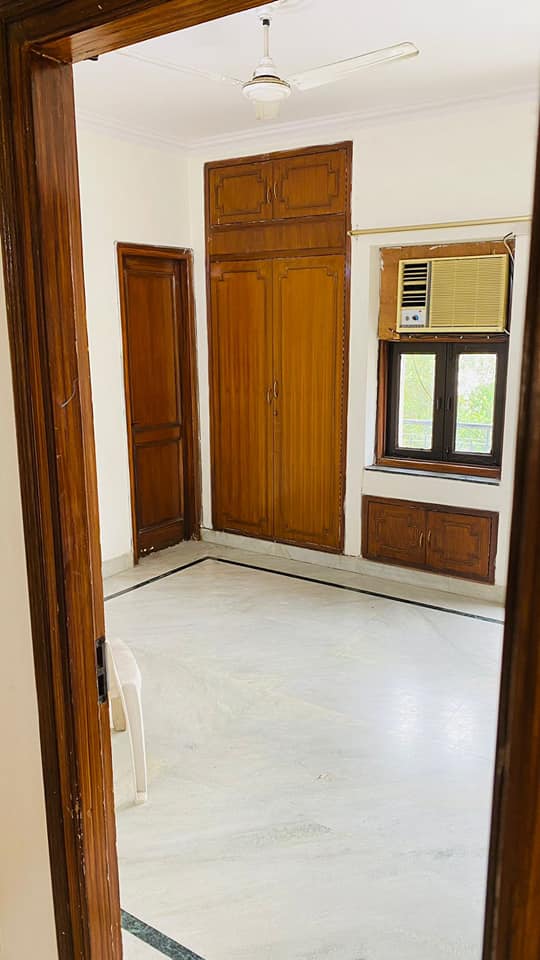 pu2 Semi furnished 2 Beds 1 Bath for rent in Green Park, Delhi