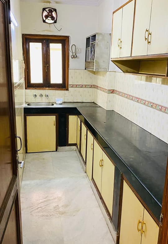 Semi furnished 2 Beds 1 Bath for rent in Green Park, Delhi