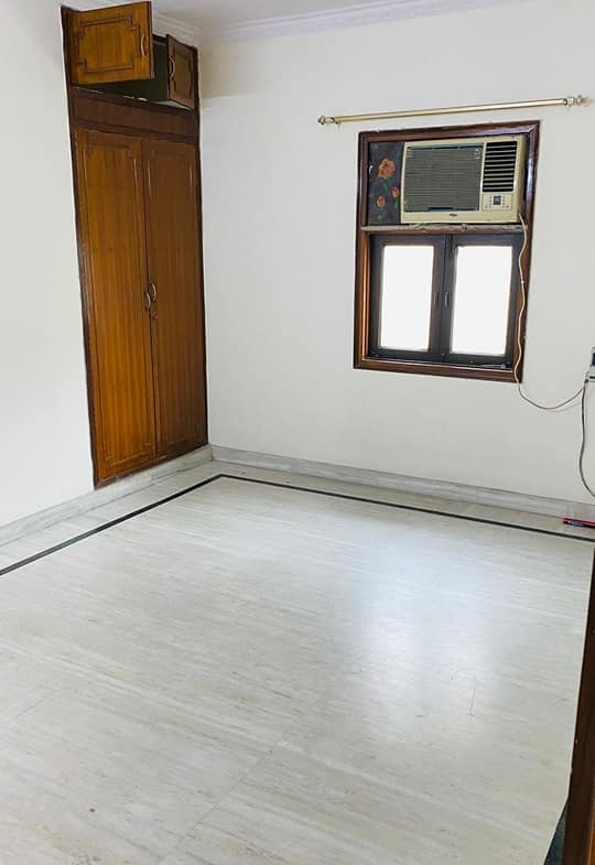 Semi furnished 2 Beds 1 Bath for rent in Green Park, Delhi