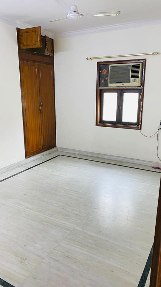 pu5 Semi furnished 2 Beds 1 Bath for rent in Green Park, Delhi