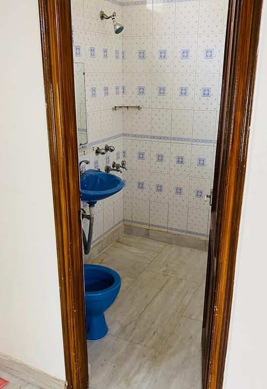 Semi furnished 2 Beds 1 Bath for rent in Green Park, Delhi