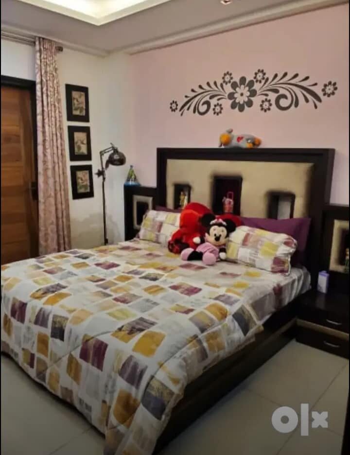 r5 Ready to Move 3 Beds 3 Baths flat for Rent in Chattarpur, Delhi