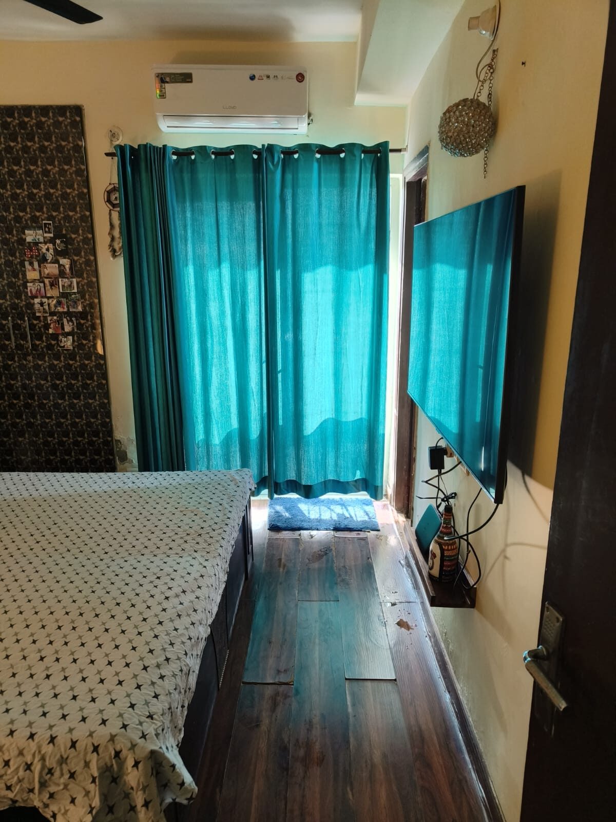 2 Beds 1 Bath for sale in Gaur city 2, Noida UP