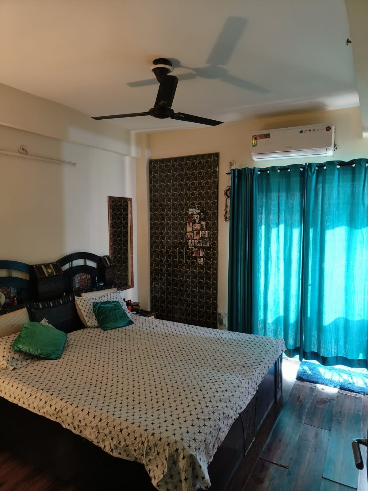2 Beds 1 Bath for sale in Gaur city 2, Noida UP