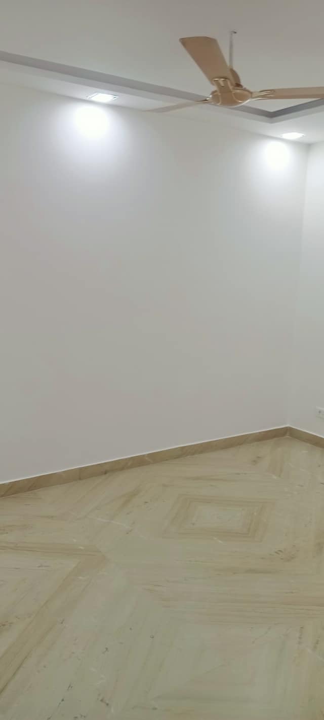 s5 2 beds flat for rent in Kalka ji, Delhi