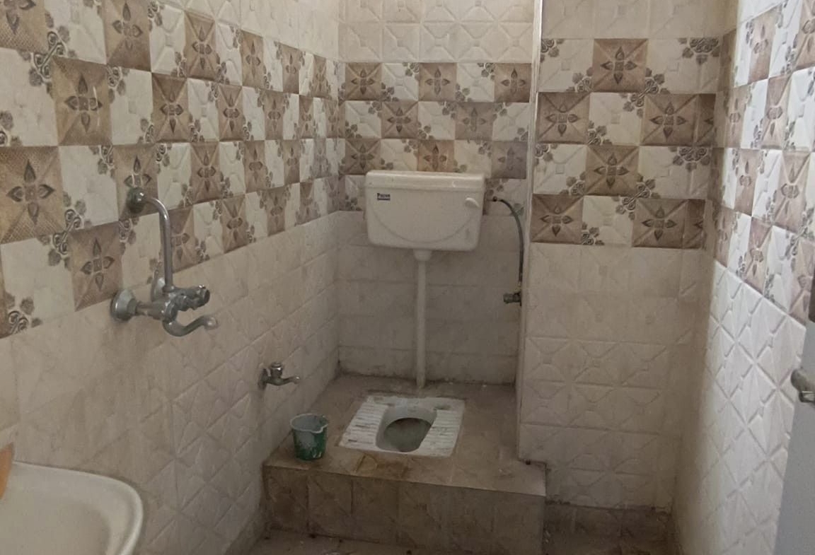 Ready to Move 2 beds 1 bath for Sale in Noida, UP
