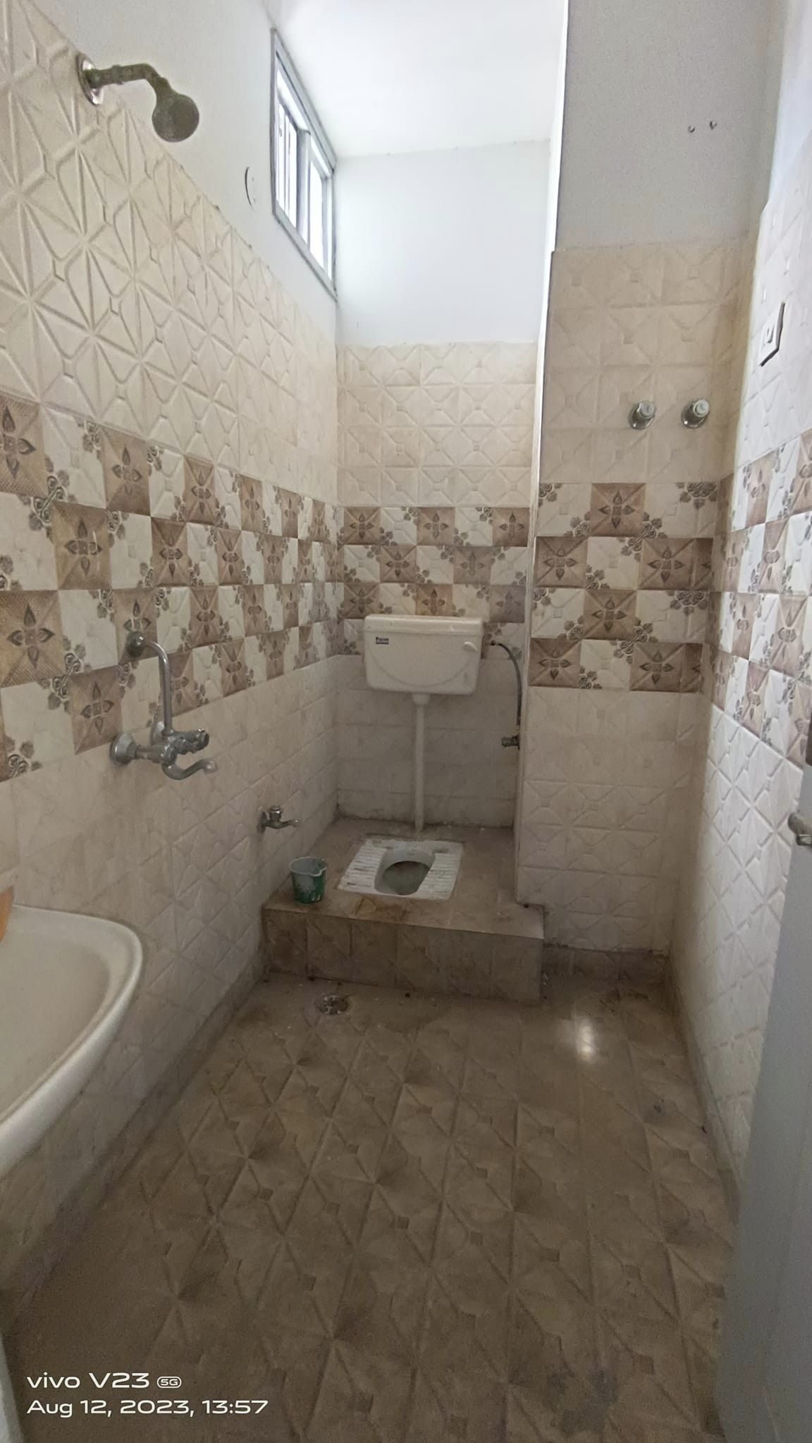sg5 Ready to Move 2 beds 1 bath for Sale in Noida, UP
