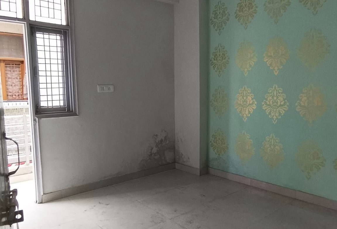 Ready to Move 2 beds 1 bath for Sale in Noida, UP
