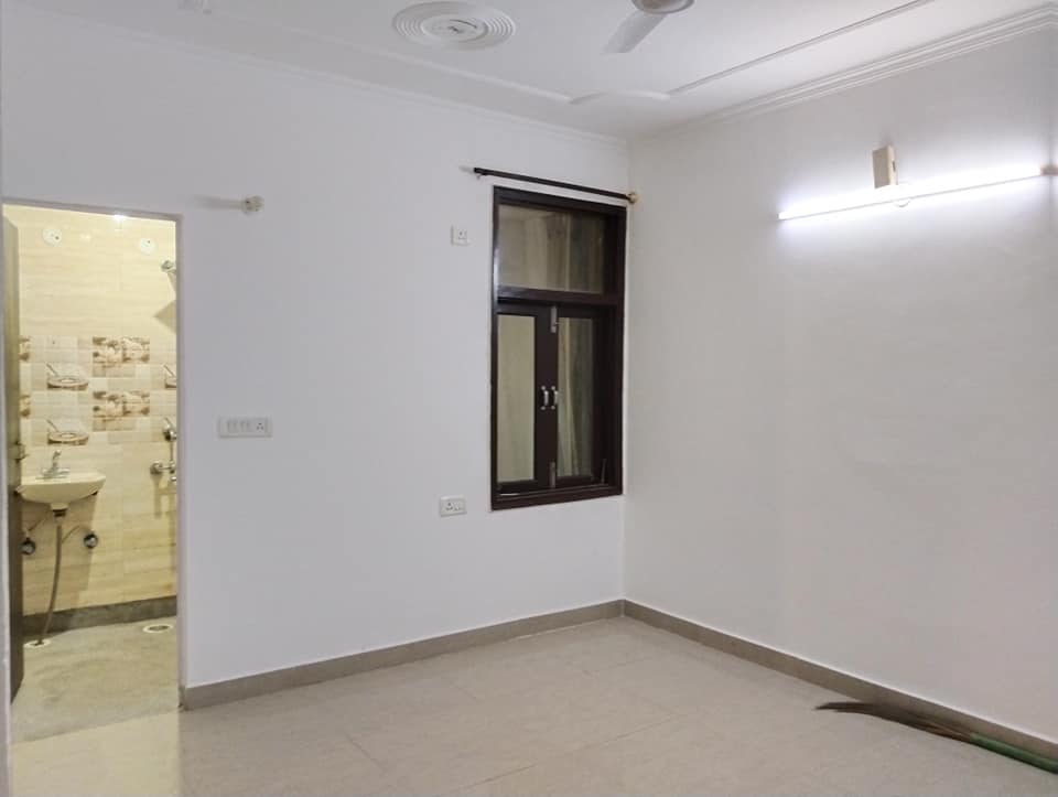 2 Beds 1 Baths Flat for Rent in Saket Delhi