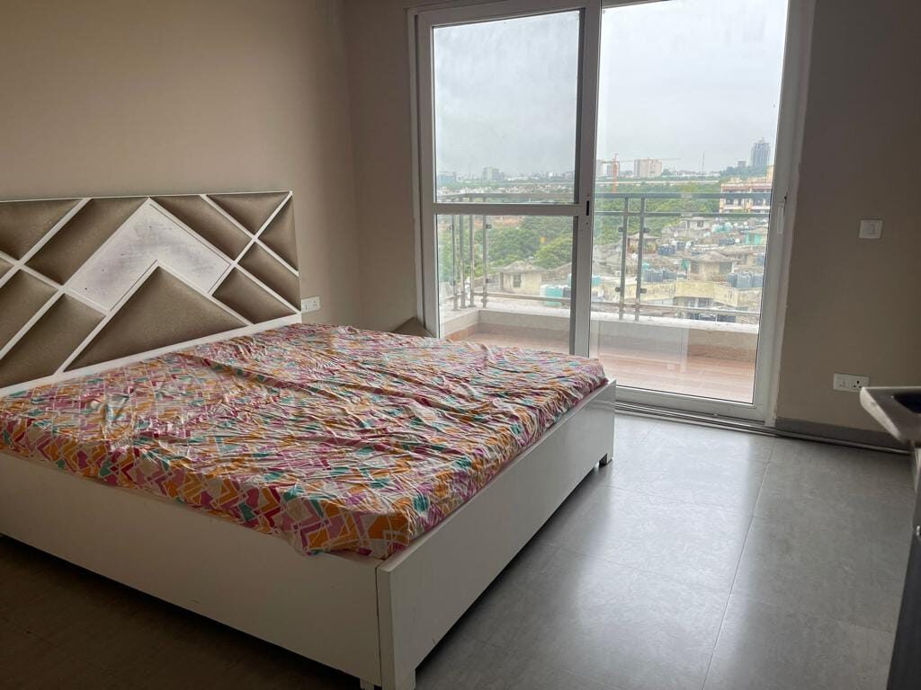3 Beds 3 Baths 1 Servant Semi furnished Flat for Rent in Sector 70, Mohali, Punjab