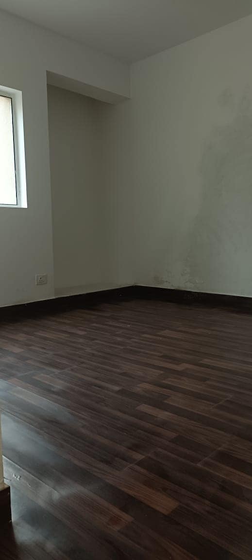 vs5 3 Beds 3 Baths 1 Servant Flat for Sale in Noida, UP