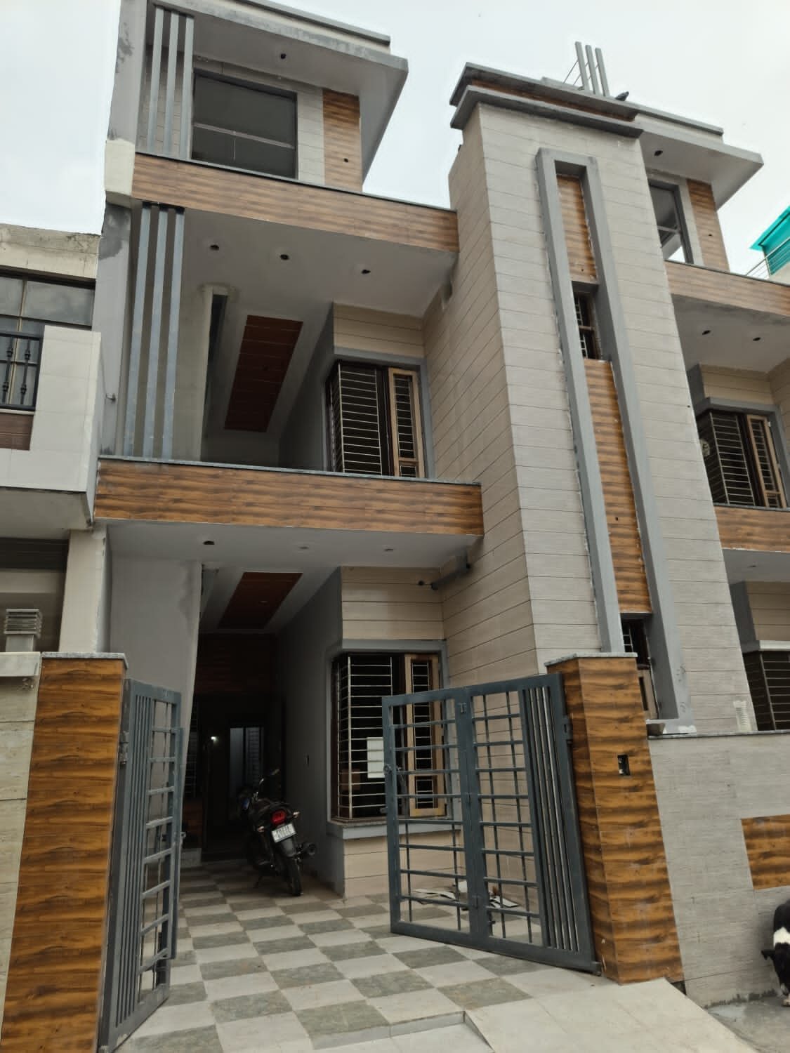 vt1 Newly built 3 Beds Flat for Sale in Chandigarh, Punjab