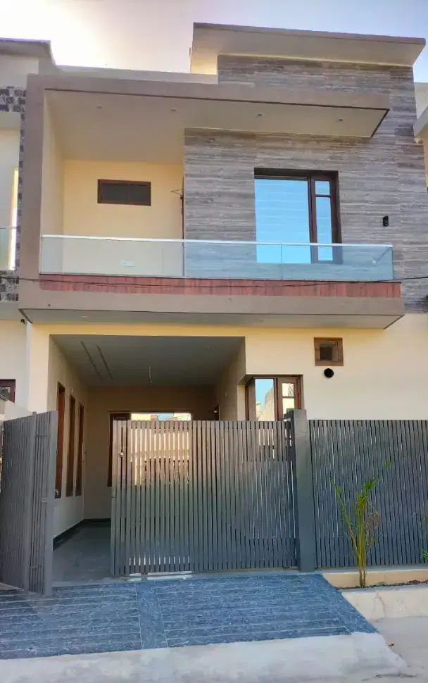 4 Bds – 4 Ba – 3200 ft2 8 marlas kothi 1 cr just walkable distance from curo pvr cinema