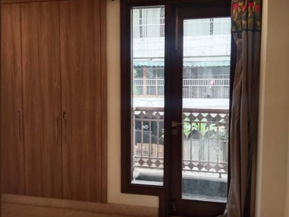 3 Beds and 3 Baths Flat for Rent in New Delhi