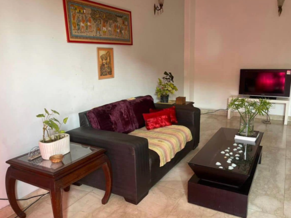 3 Beds and 3 Baths Flat for Rent in New Delhi