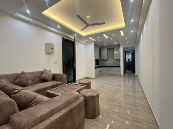 3 Beds and 3 Baths Flat for Rent in New Delhi
