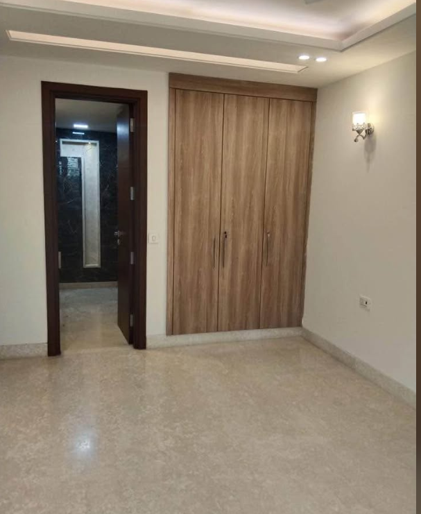 3 Beds and 3 Baths Flat for Rent in New Delhi