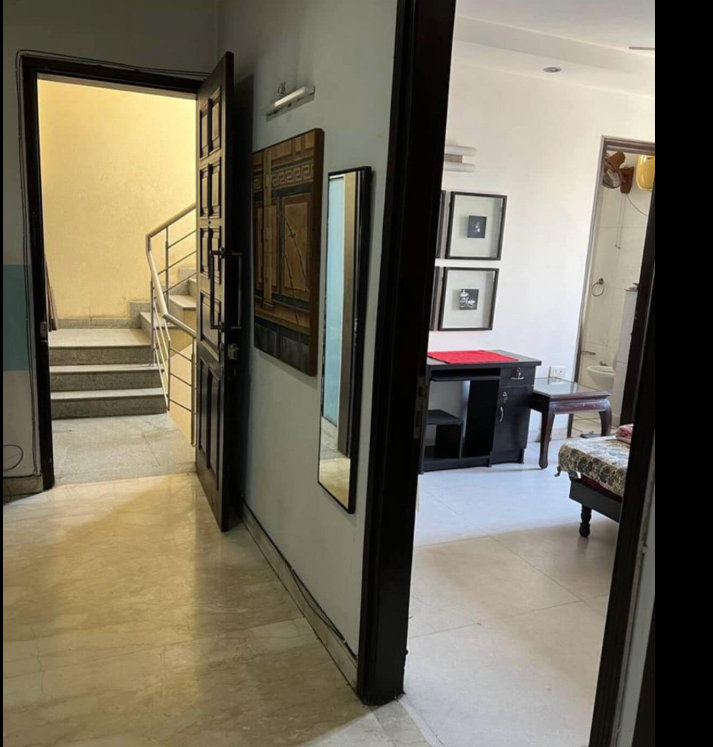 3 Beds and 3 Baths Flat for Rent in New Delhi