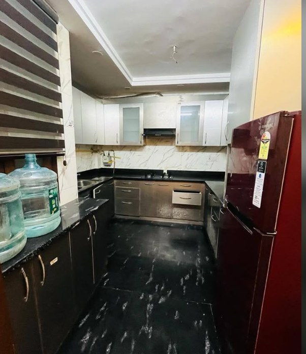 3 Beds and 3 Baths Flat for Rent in New Delhi