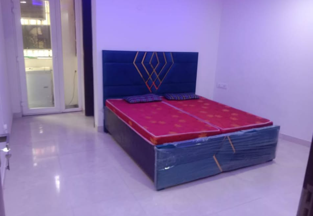 2 Beds and 2 Baths Flat for Rent in New Delhi