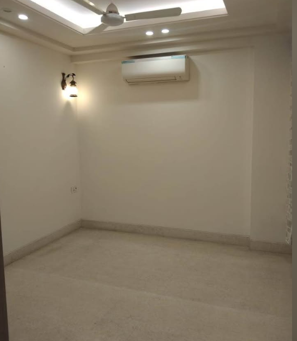 3 Beds and 3 Baths Flat for Rent in New Delhi
