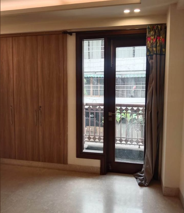3 Beds and 3 Baths Flat for Rent in New Delhi
