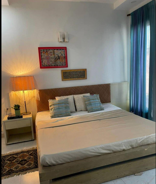 3 Beds and 3 Baths Flat for Rent in New Delhi