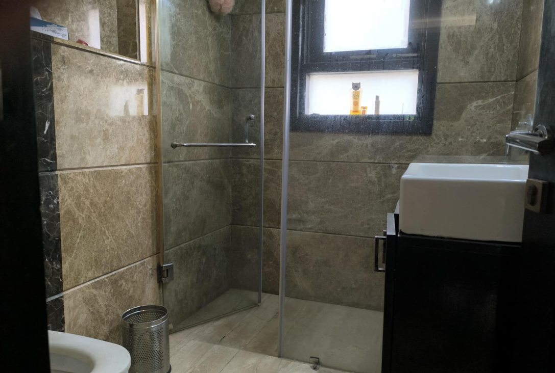 3 Beds and 3 Baths Flat for Rent in New Delhi