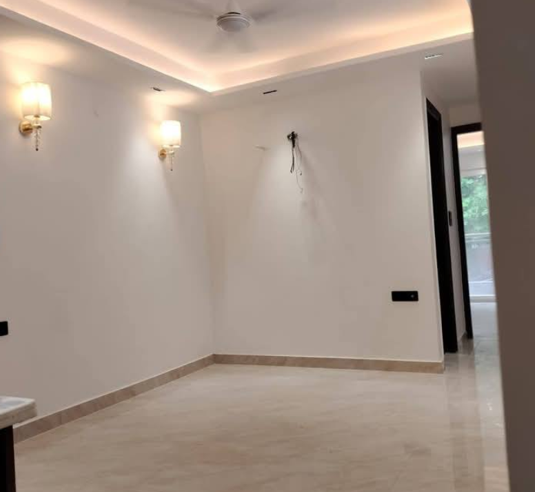 2 Beds and 2 Baths Flat for Rent in New Delhi