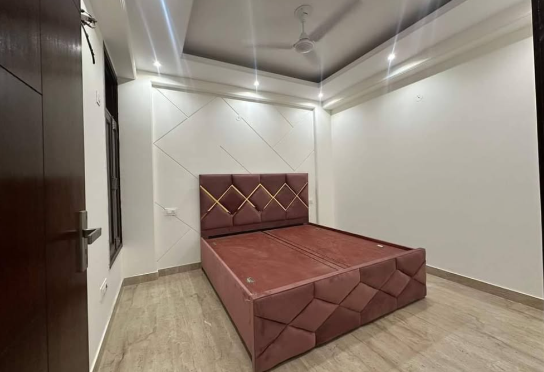 3 Beds and 3 Baths Flat for Rent in New Delhi