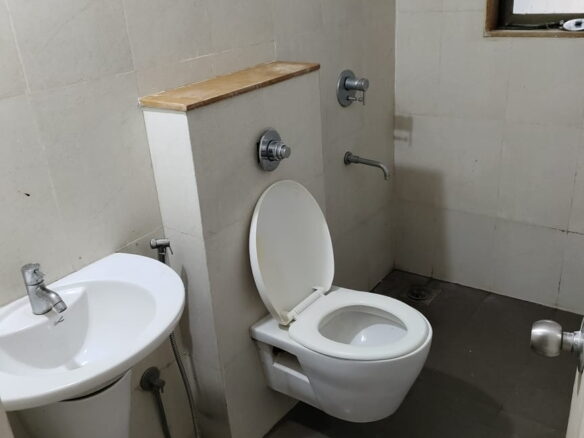 1 Bed and 1 Bath For Sale In Mumbai.