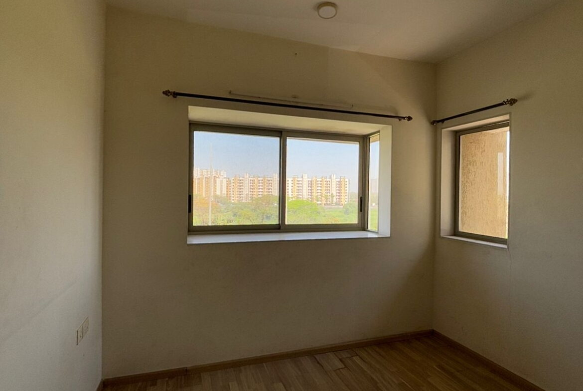 3 Beds and 3 Baths For Sale In Mumbai.