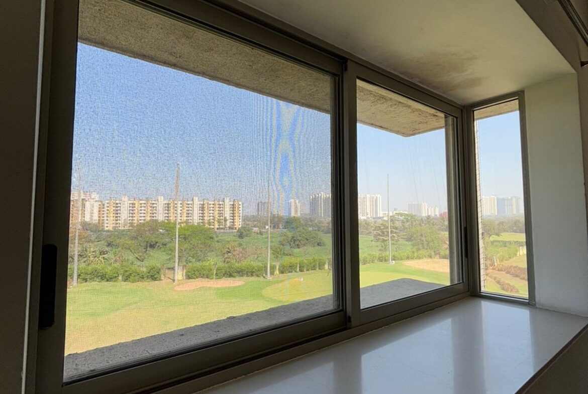 3 Beds and 3 Baths For Sale In Mumbai.