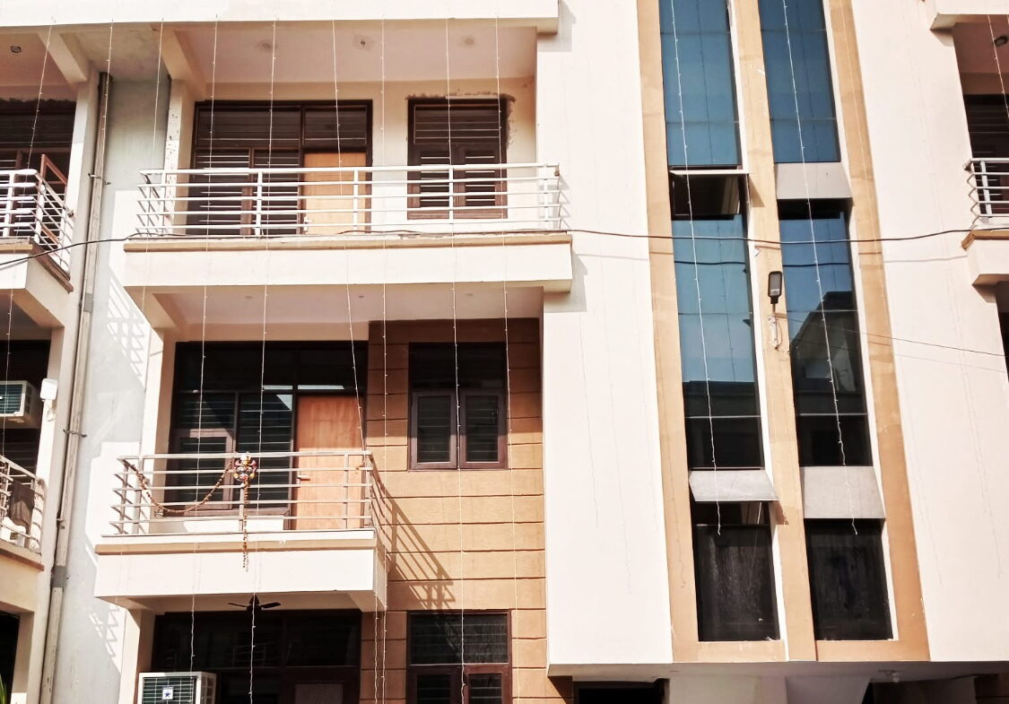 2Beds 2 Baths for sale in Agra