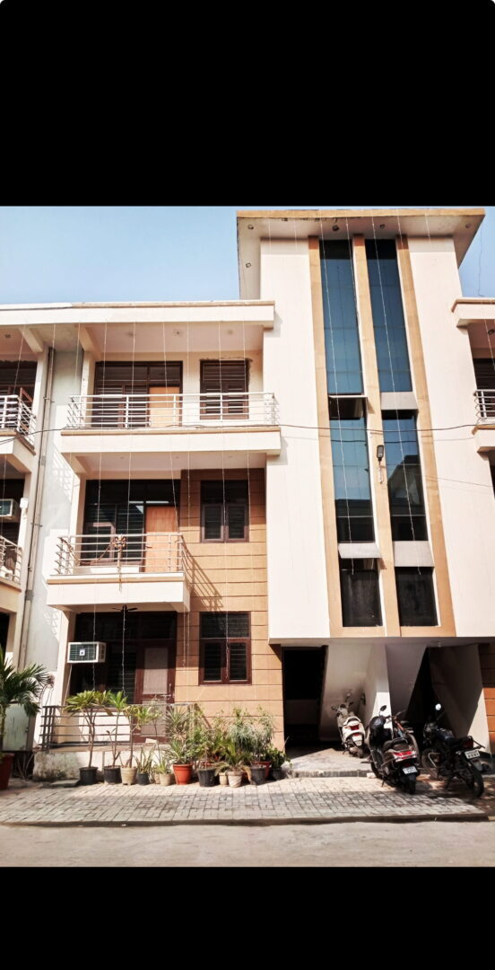 2Beds 2 Baths for sale in Agra