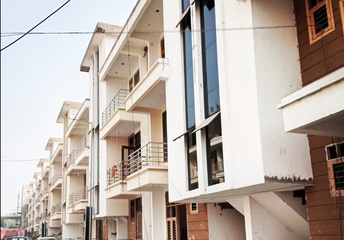 2Beds 2 Baths for sale in Agra