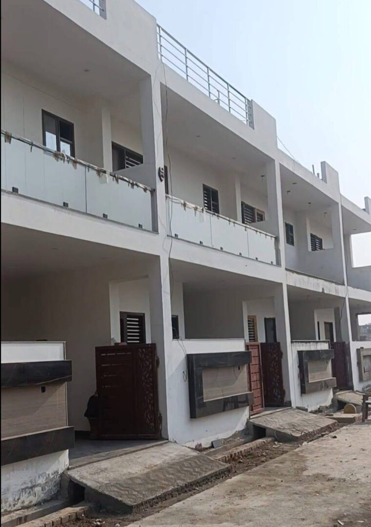 3 Beds 3 Baths house for sale in Agra