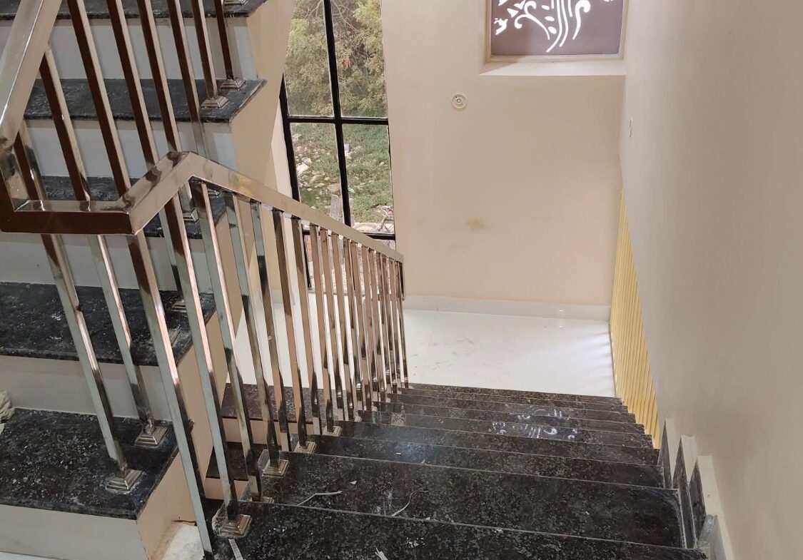 5 Beds 4 Baths house for sale in varanasi