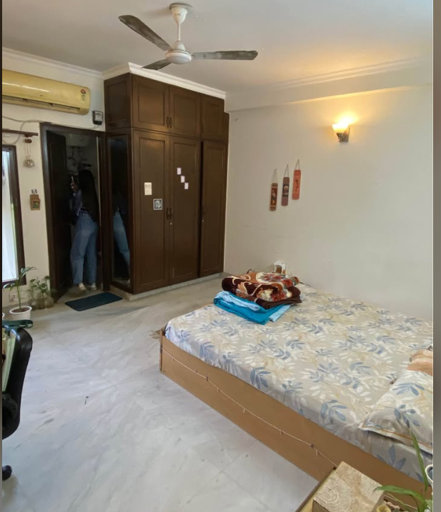 3 Beds and 3 Baths Flat for Rent in New Delhi