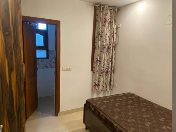 3 Beds and 3 Baths Flat for Rent in New Delhi